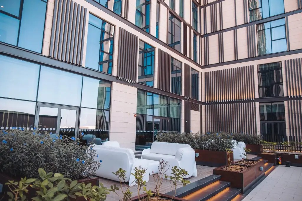 Дубай: Отель Staybridge Suites Dubai Al-Maktoum Airport, an IHG Hotel