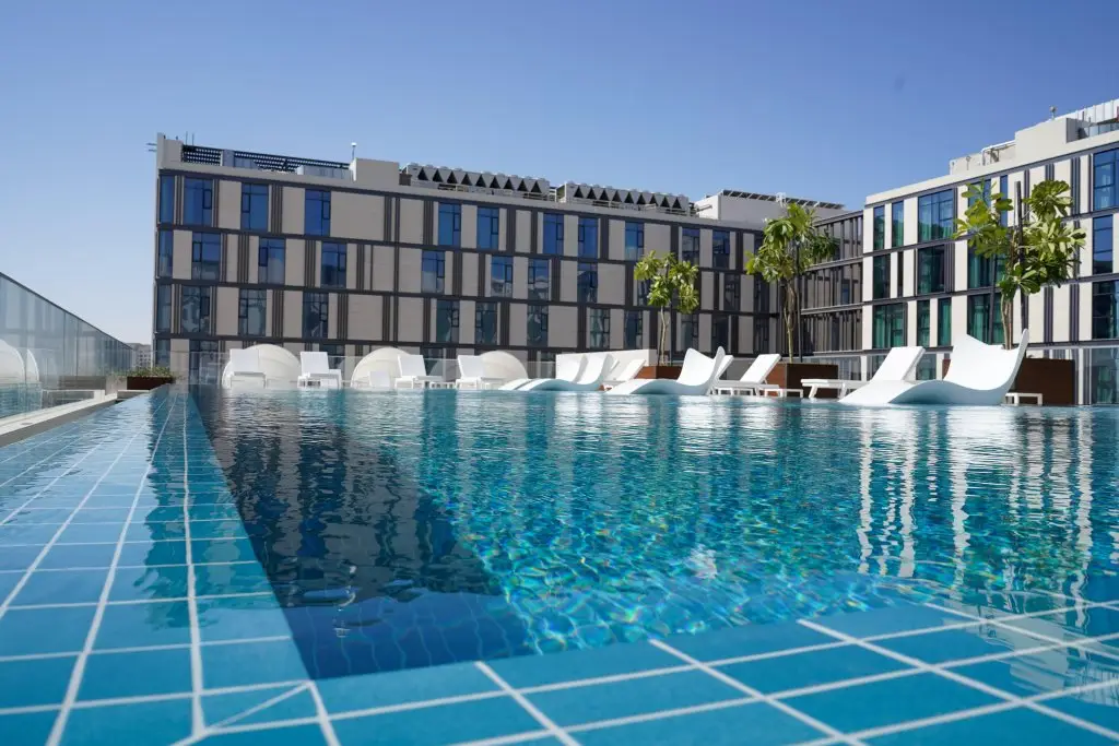 Отель Staybridge Suites Dubai Al-Maktoum Airport, an IHG Hotel — фото 1