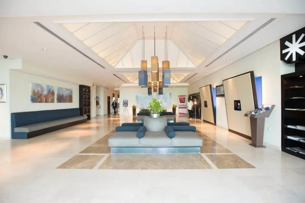 Дубай: Отель Holiday Inn Express Dubai Airport an IHG Hotel