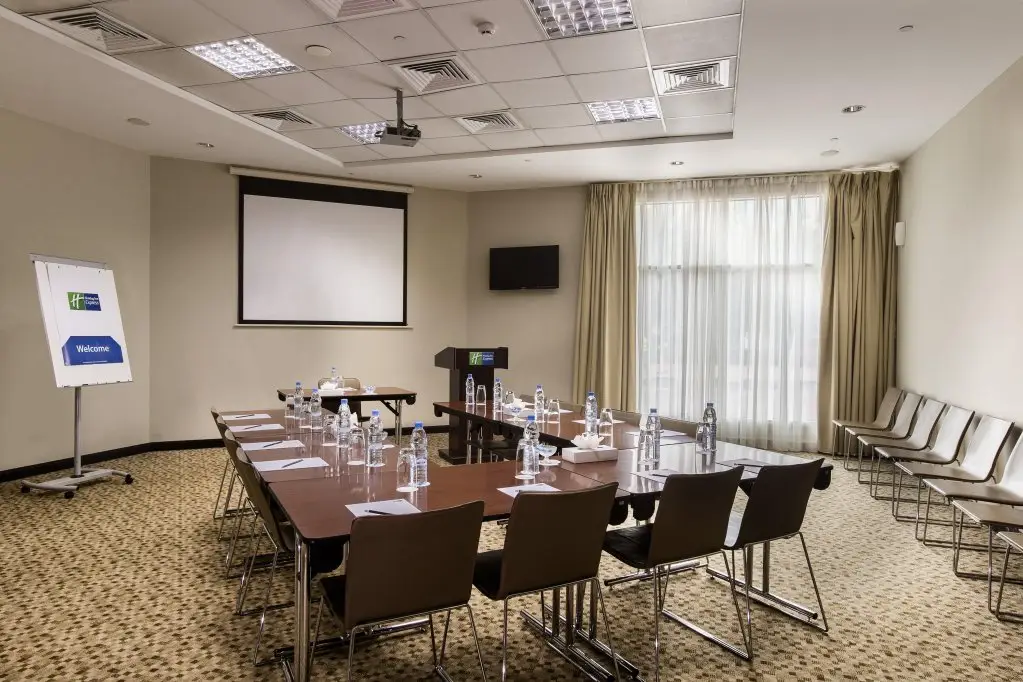 Дубай: Отель Holiday Inn Express Dubai Safa Park an IHG Hotel