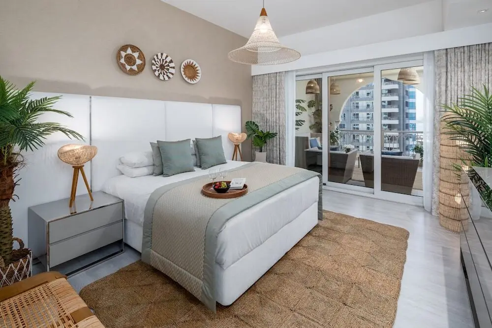 Дубай: Maison Privee - Bohemian Apt w/ Amazing Seafront Views on The Palm