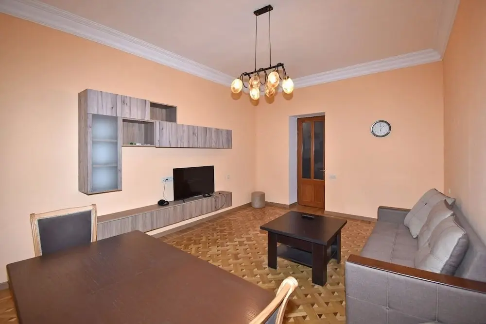 Ереван: Moskovyan apartment HR agency