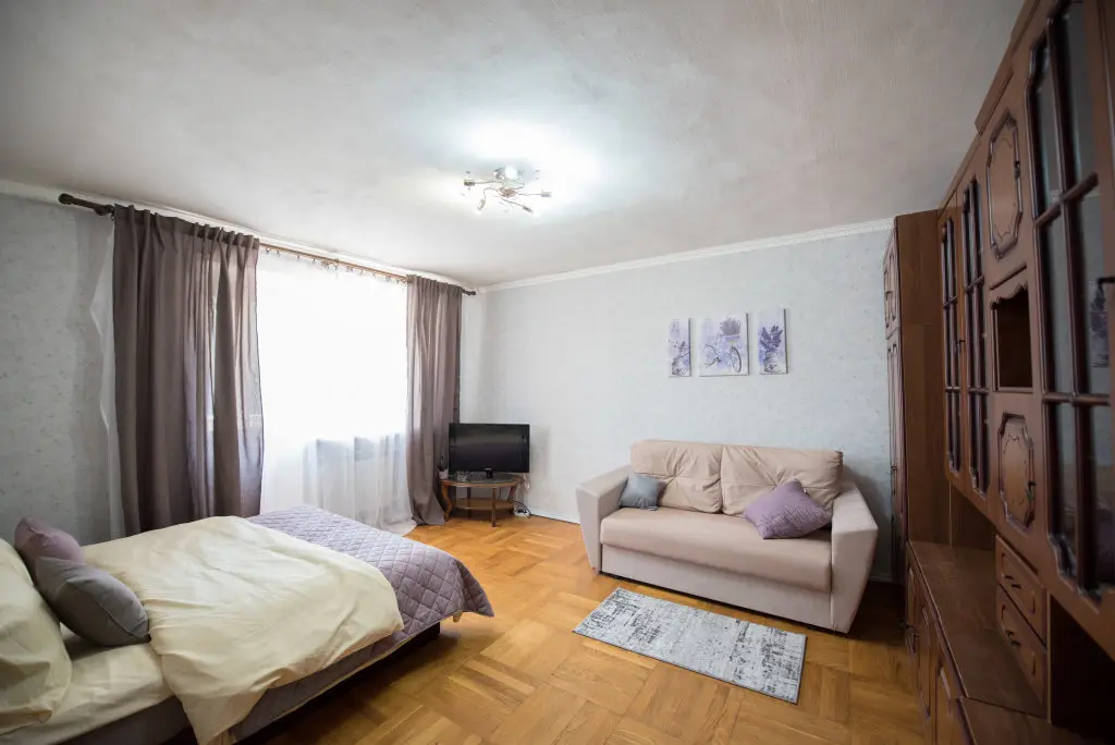 Ростов-на-Дону: Апартаменты Smile Apartments c Видом из Окна на Улицу Пушкинскую
