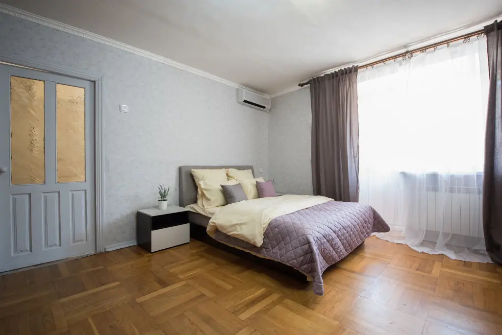 Ростов-на-Дону: Апартаменты Smile Apartments c Видом из Окна на Улицу Пушкинскую