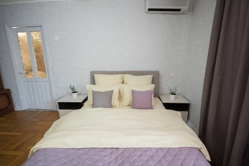 Ростов-на-Дону: Апартаменты Smile Apartments c Видом из Окна на Улицу Пушкинскую