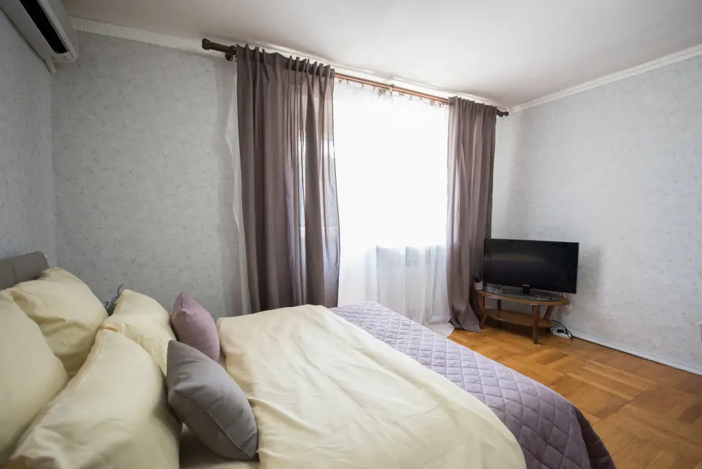 Ростов-на-Дону: Апартаменты Smile Apartments c Видом из Окна на Улицу Пушкинскую