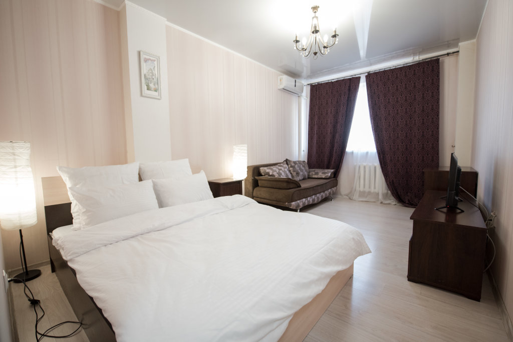 Апартаменты Smile Apartments с Балконом в Золотом Квадрате ЗЖМ — фото 1