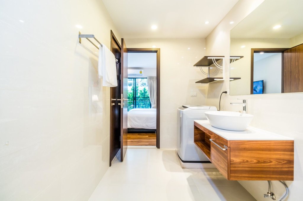 Муанг: The Title F101A - Direct pool access 2 bedroom apartment