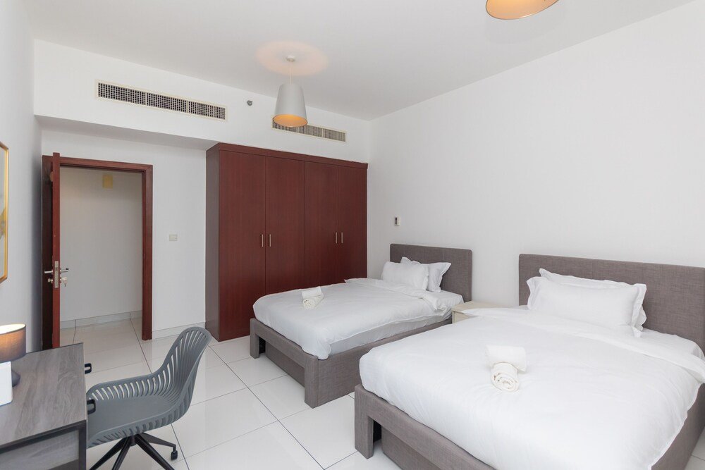 Дубай: Incredible Stay at Spacious Jumeirah Beach Dubai