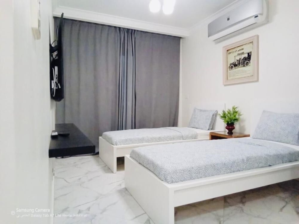 Порт-Саид: Beachfront Chalet in Porto Said With Pool Garde