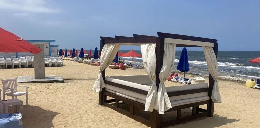 Порт-Саид: Beachfront Chalet in Porto Said With Poo Garden