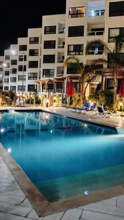 Порт-Саид: Beachfront Chalet in Porto Said With Poo