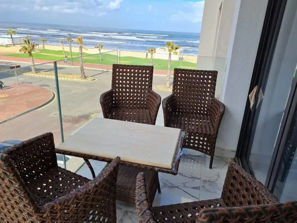 Порт-Саид: Beachfront Chalet in Porto Said With Pool &