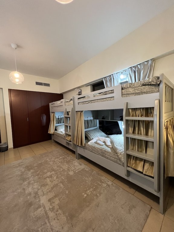 Дубай: Robin Beach Hostel JBR