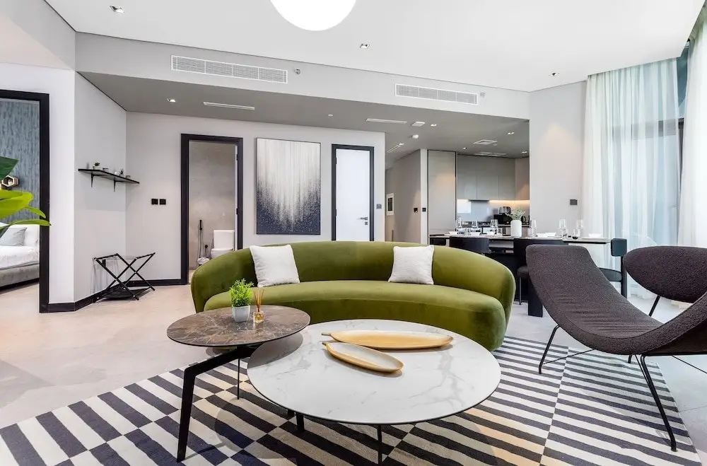 Waves - Serene Waterfront Elegance: 2BR Haven in Business Bay — фото 1
