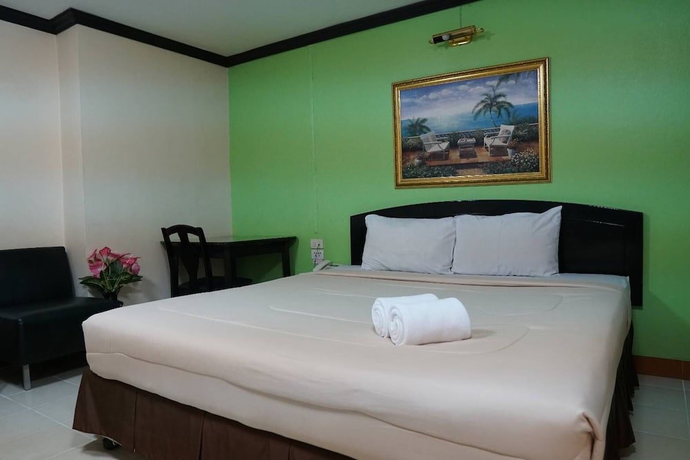 Бангкок: Hotel Grand Mandarin Latphrao 130