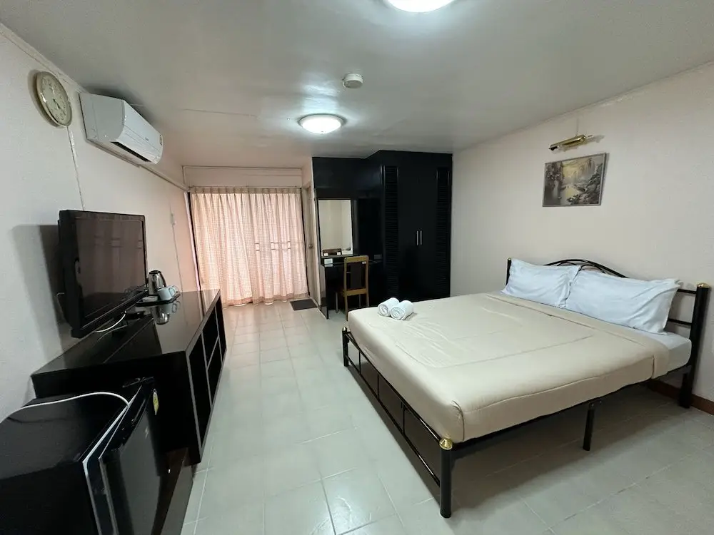 Бангкок: Hotel Grand Mandarin Latphrao 130