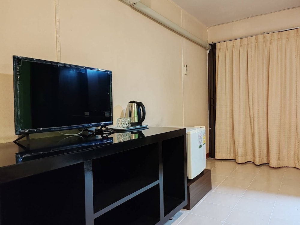 Бангкок: Hotel Grand Mandarin Latphrao 130
