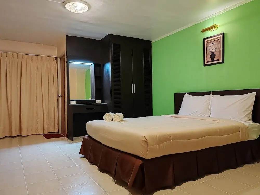 Бангкок: Hotel Grand Mandarin Latphrao 130