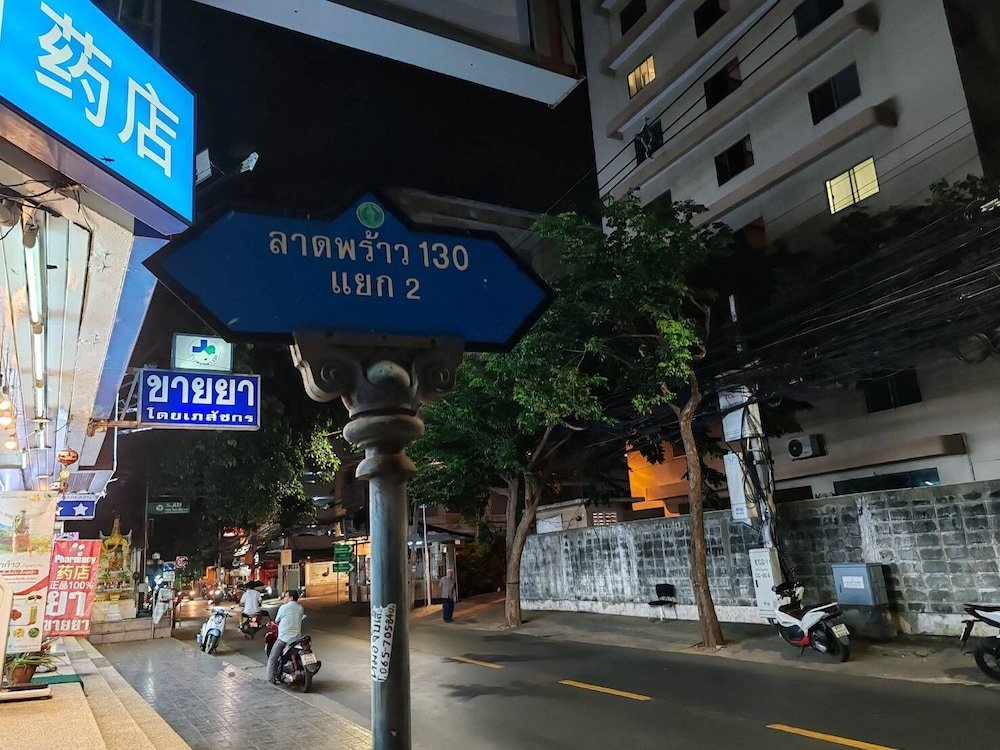 Бангкок: Hotel Grand Mandarin Latphrao 130