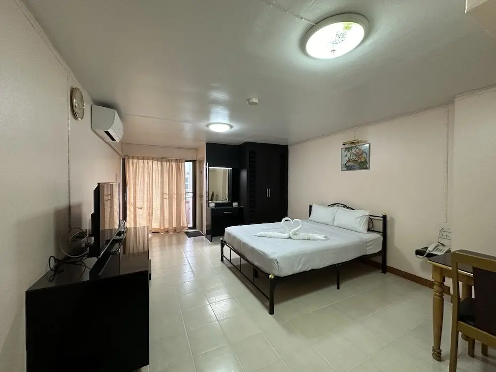 Бангкок: Hotel Grand Mandarin Latphrao 130