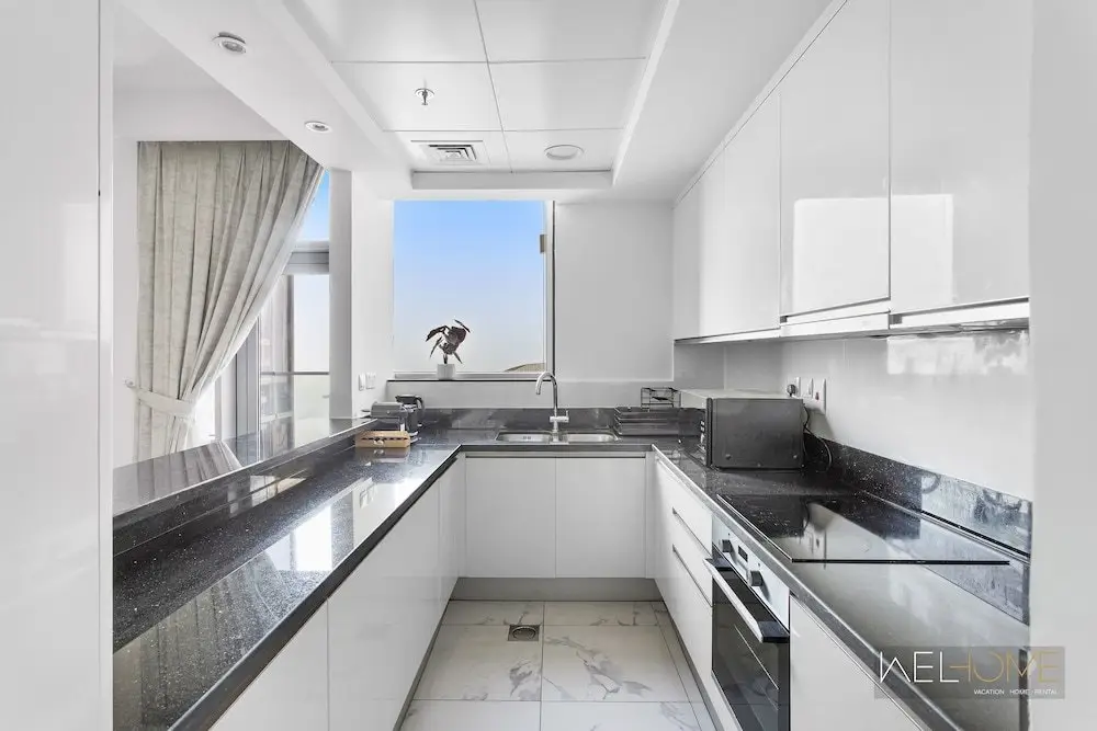 Дубай: WelHome - Stunning 3BR Apartment with Balcony and Canal View
