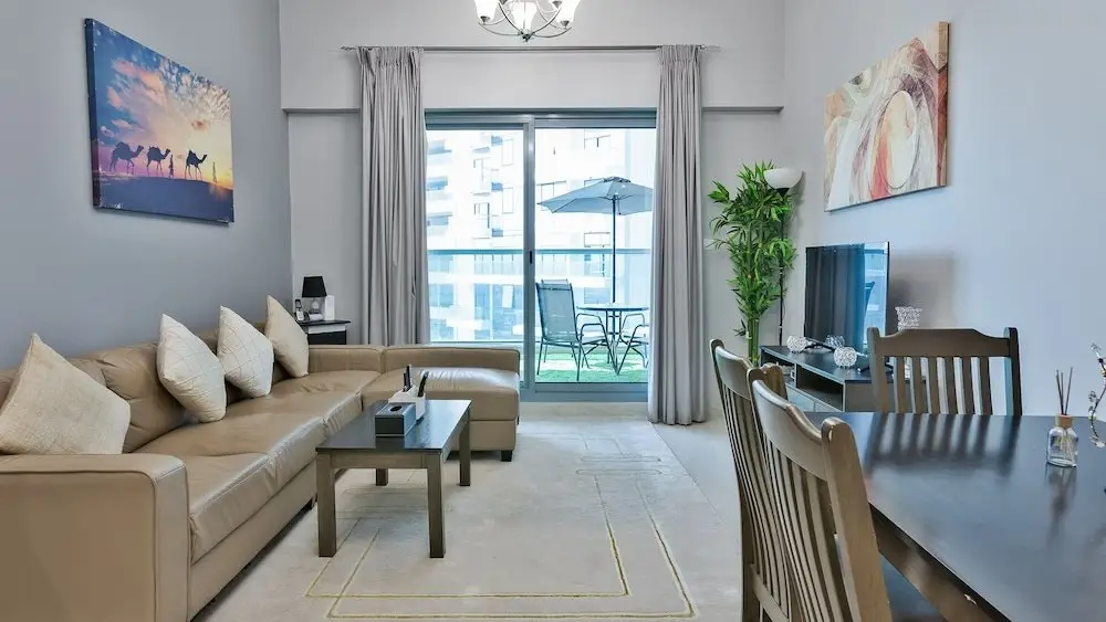 Luxury StayCation - Elegant 1BR Apartment in the Heart of Dubai — фото 1