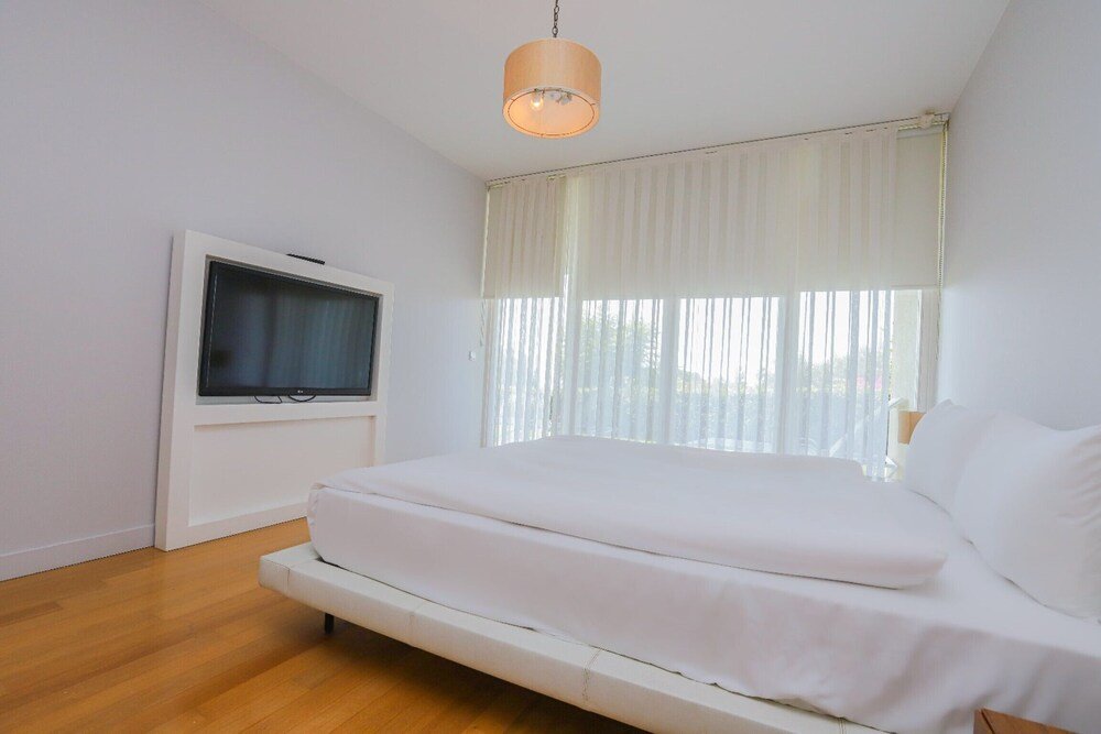 Яликавак: Private Garden Oasis in 4-bed Flat, With Hotel Perks