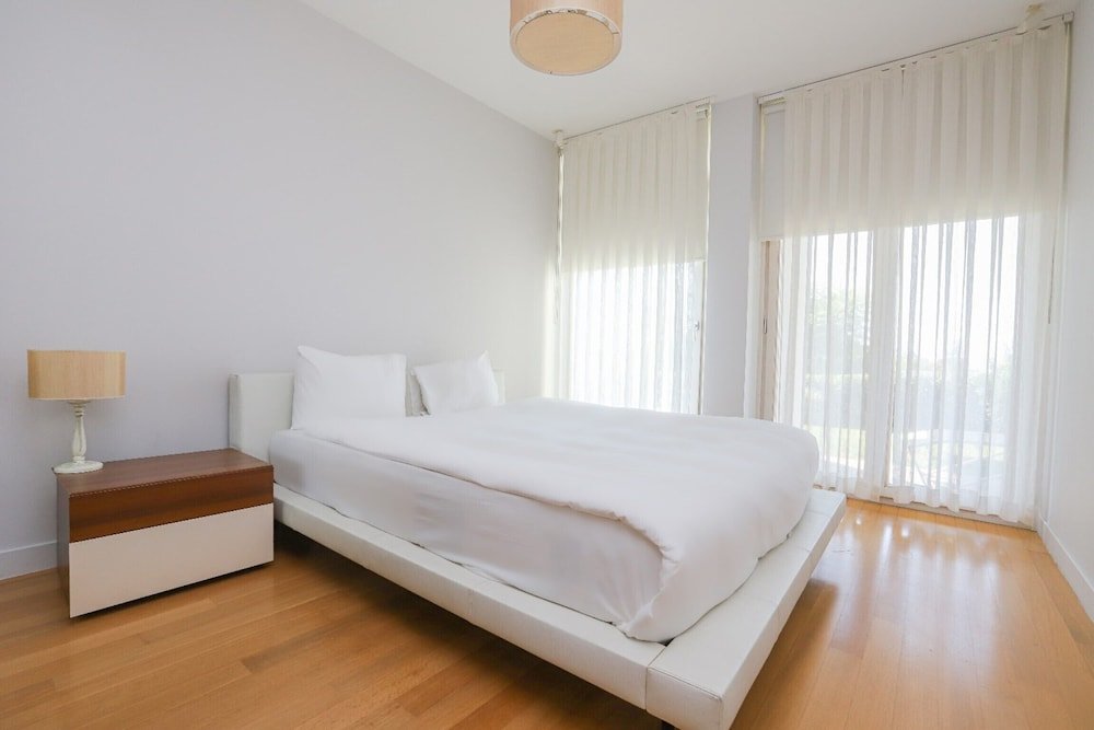 Яликавак: Private Garden Oasis in 4-bed Flat, With Hotel Perks