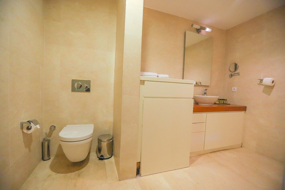 Яликавак: Private Garden Oasis in 4-bed Flat, With Hotel Perks