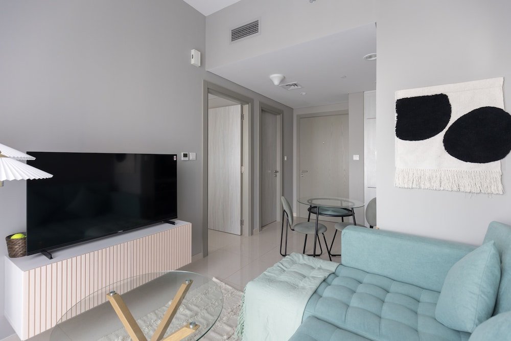 Дубай: Quiet 1BR with river view