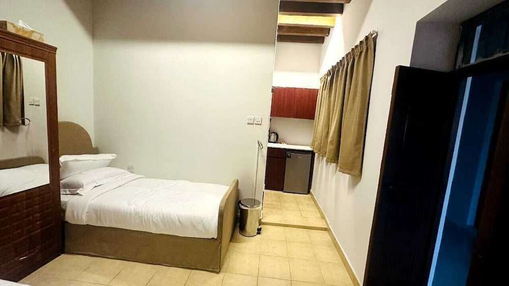 Дубай: Hyba Pod Hostel & Hotel