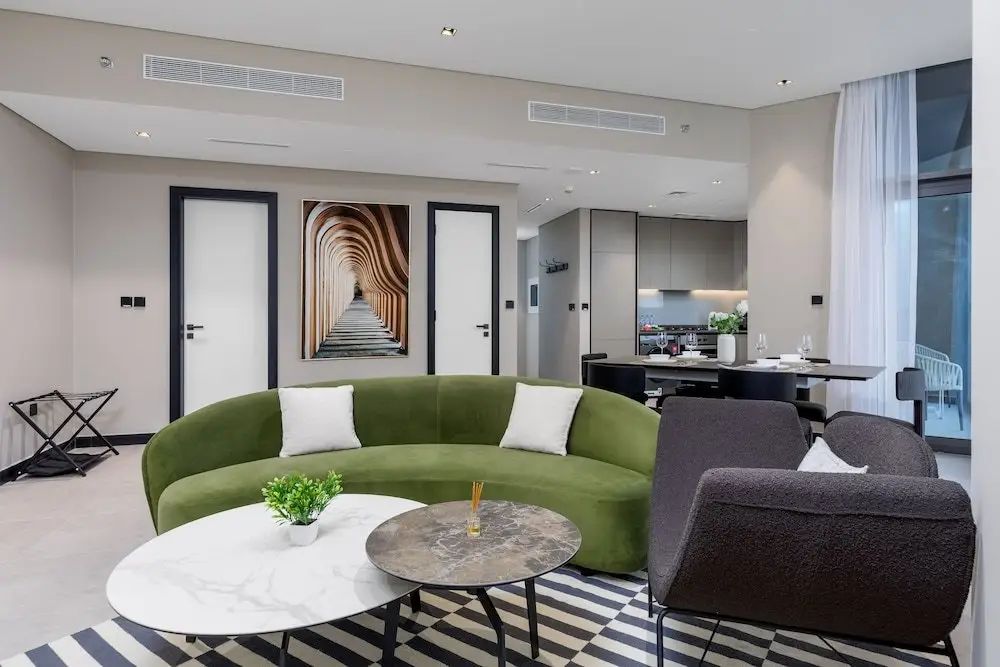 Дубай: Waves - Seaside Splendor 2BR in Dubai's Business Bay