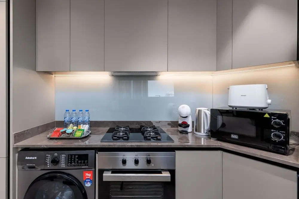 Дубай: Waves - Seaside Splendor 2BR in Dubai's Business Bay