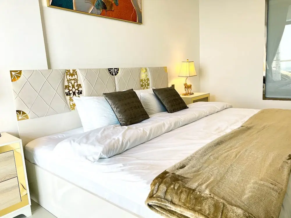 SuperHost - Peaceful 1BR Apt With Balcony in Front of the Sea — фото 1