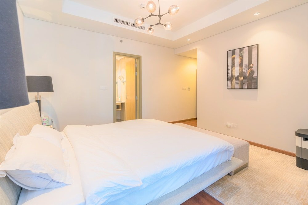 Дубай: Luxurious 2B With Burj Views in Business Bay