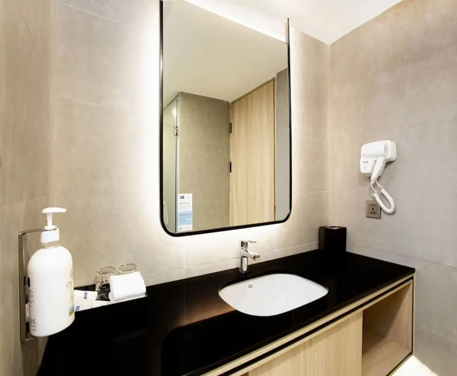 Бангкок: Holiday Inn Express and Suites Bangkok Central Pier, an IHG Hotel