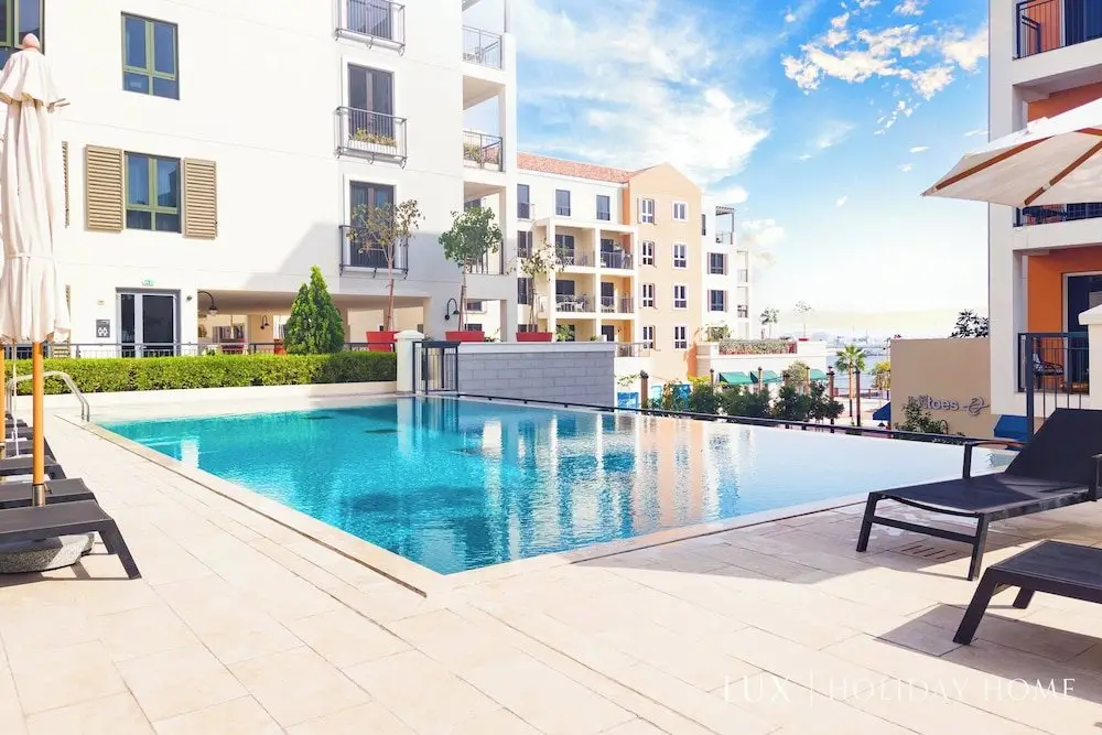 Дубай: LUX The La Mer Sea View Suite 5