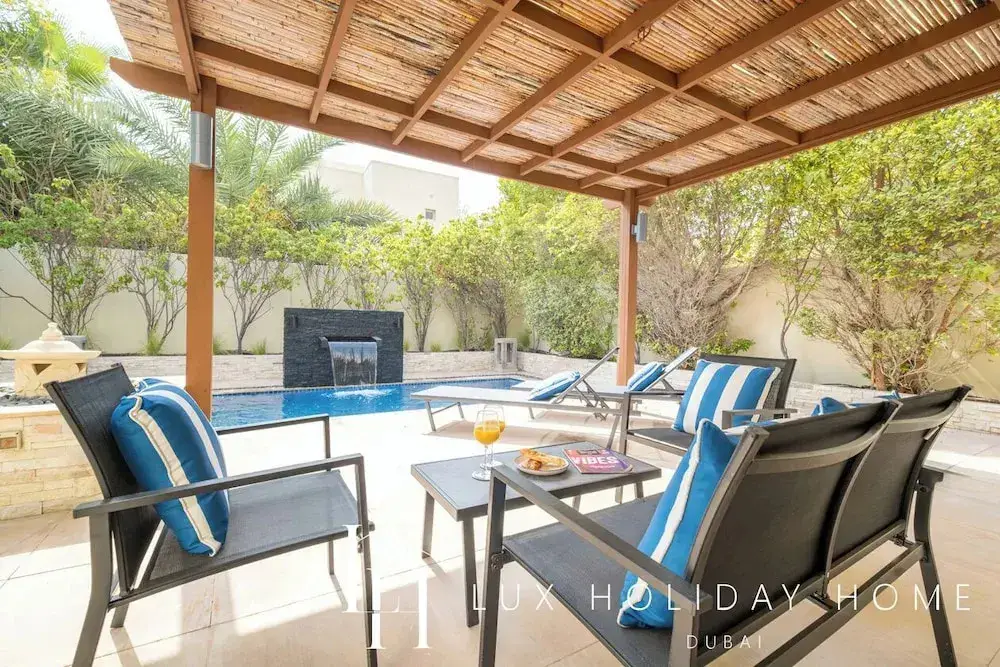 Дубай: LUX The Meadows 5 Bed Villa