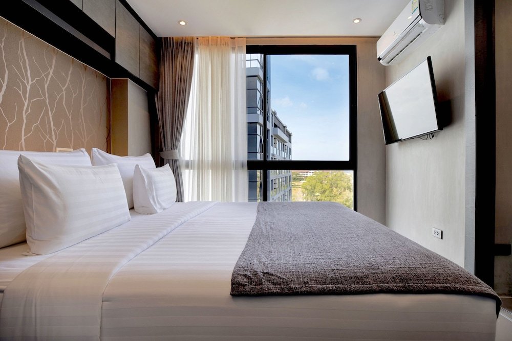 Кату: Tropical Sea View Suite B608 at Citygate