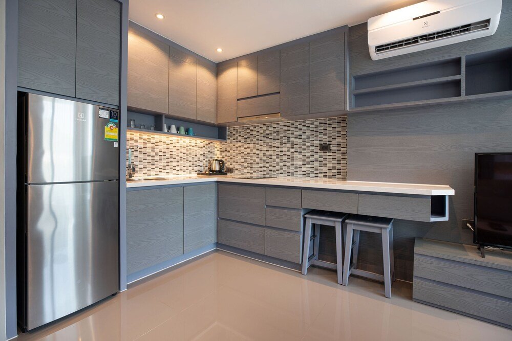 Кату: Tropical Hill Views Citygate Suite D609