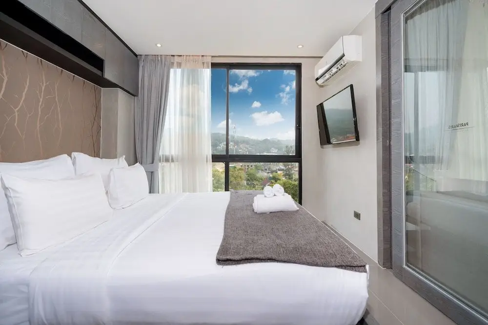 Кату: Premier Hill View Suite P708 at Citygate