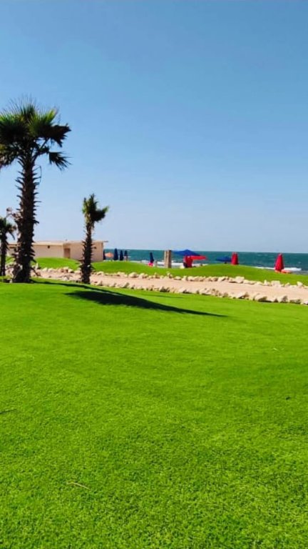 Порт-Саид: Beachfront Chalet in Porto Said With Pool & Garden