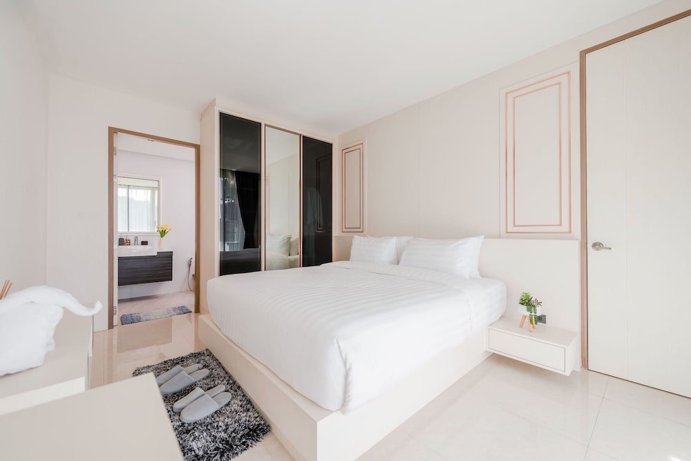 Пхукет: Condo Viva Patong A703 Freedom Beach