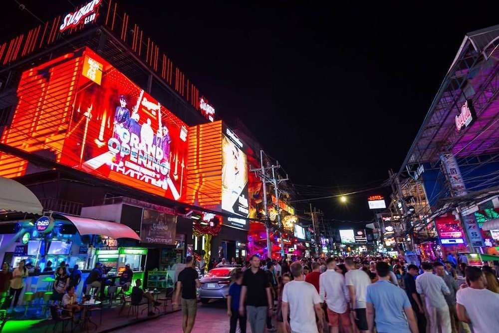 Пхукет: Condo Viva Patong A401 Freedom Beach