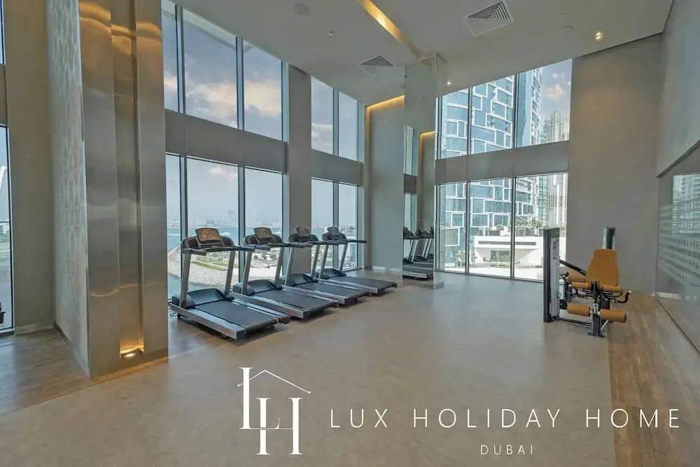 Дубай: LUX 52 42 Deluxe Marina View Suite 2