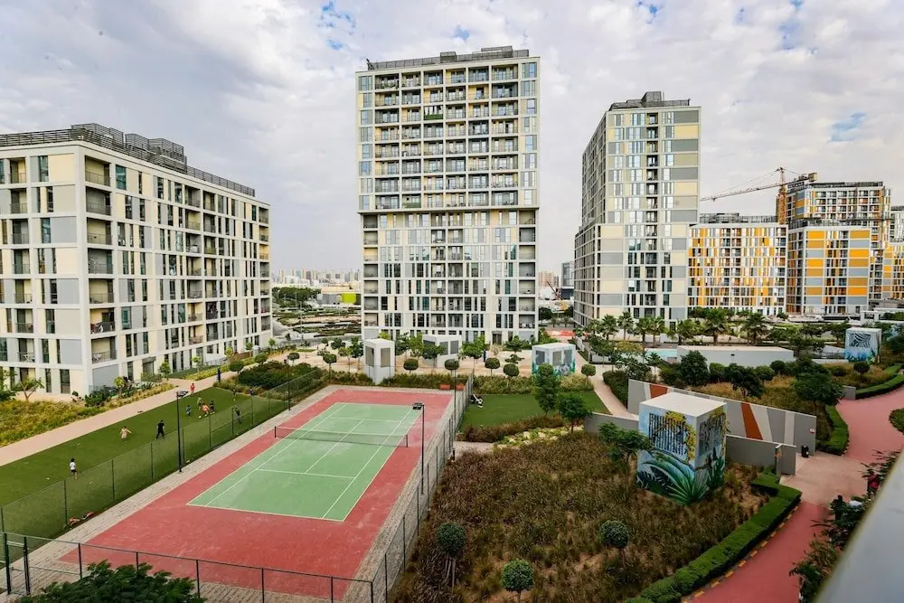 Дубай: Elite LUX Holiday Homes - Ultra Stylish 2BR Thriving Community in Production City Dubai, Dubai
