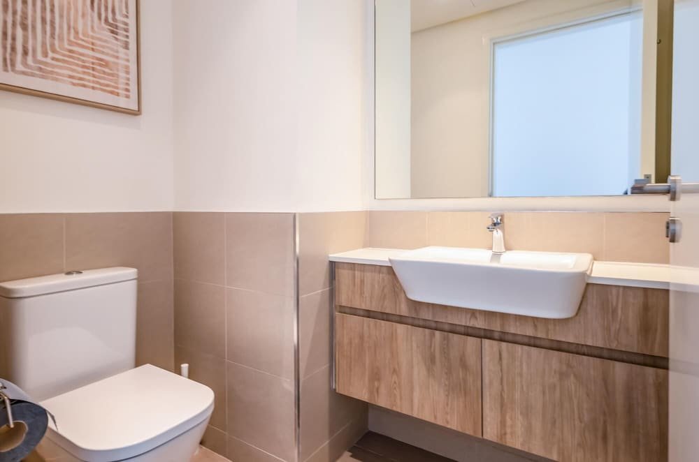 Дубай: Elite LUX Holiday Homes - Upscale Stylish 2BR Dubai Hills