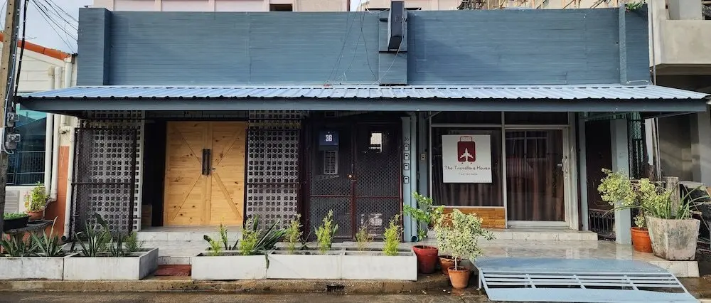 Бангкок: The Travellers House - Pet Friendly Accommodation