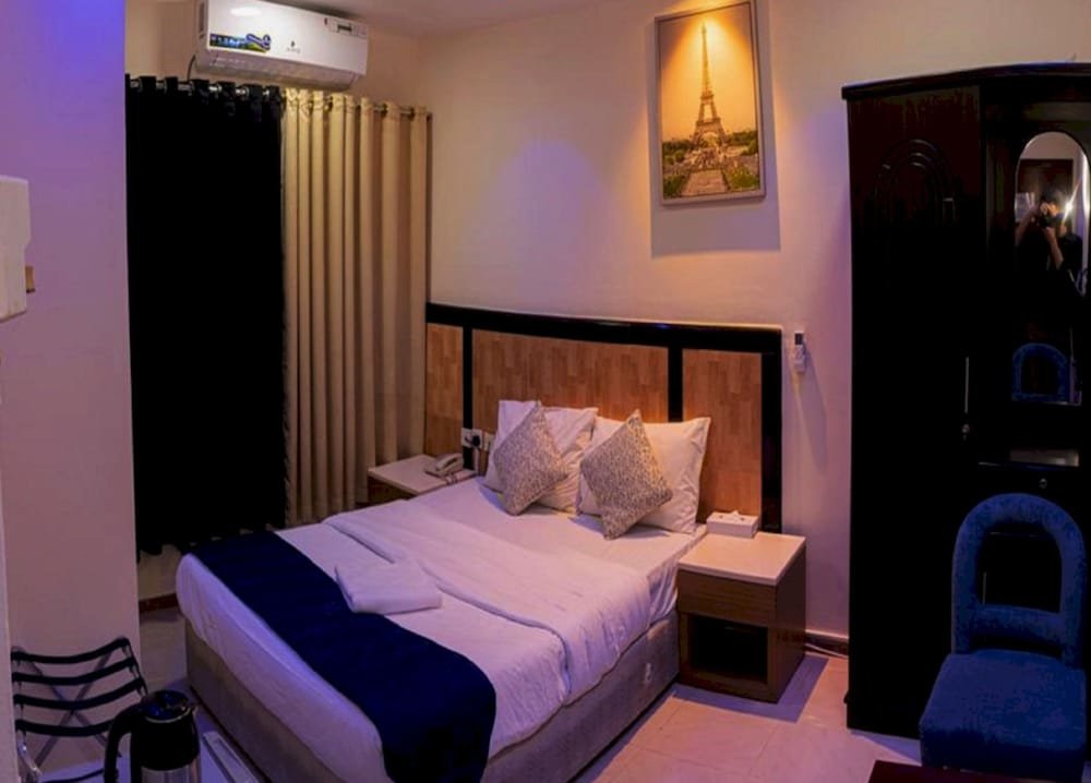 Шарджа: OYO 1118 Sharjah Plaza Hotel